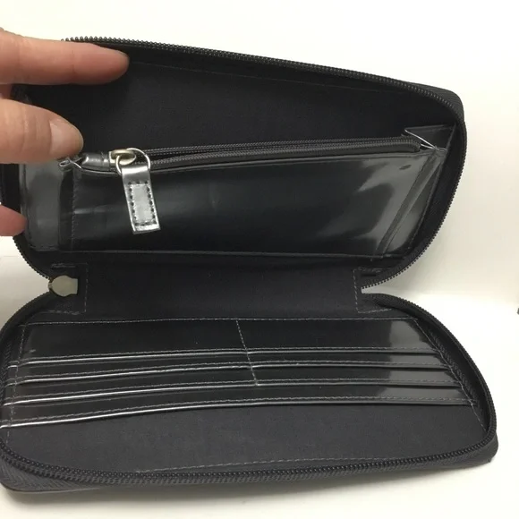 Guerlain Wallet - Picture 6 of 16